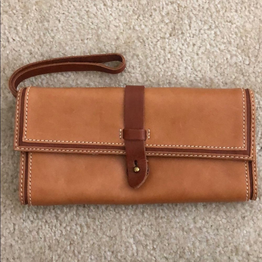 Madewell clutch - Tanner leather
